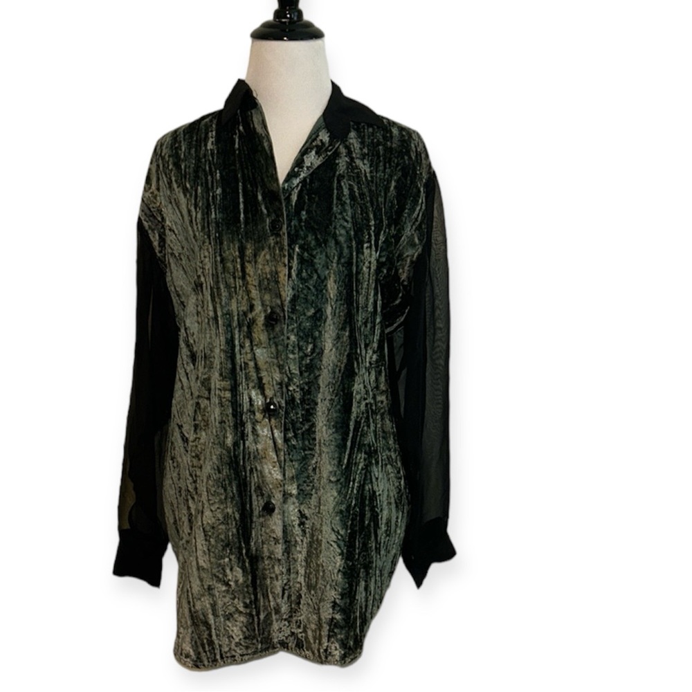 Judy Knapp women’s small crushed velvet button down blouse